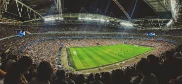 2010年诺坎普巴萨对决皇马（配图示意）